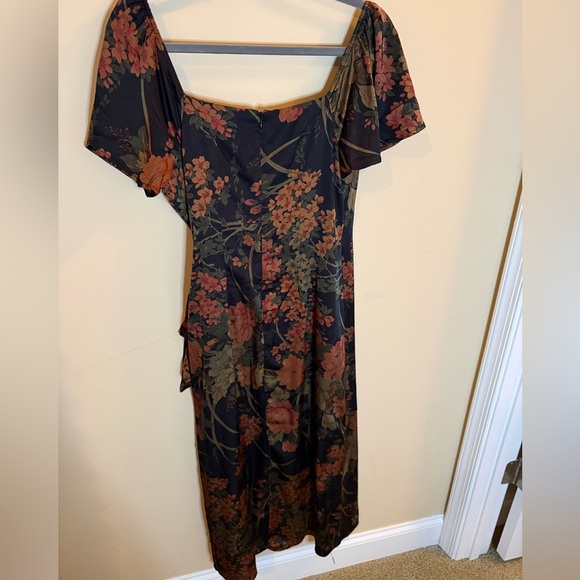 Lulus Subtle Elegance Black Floral Print Faux Wrap Midi Dress size small - Picture 4 of 7
